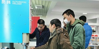 靈科超聲波王總介紹機(jī)器