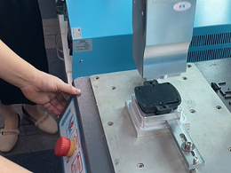 靈科超聲波-電子元器件外殼焊接