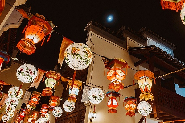 千庫網(wǎng)_燈飾晚會花燈新春猜燈謎攝影圖配圖_攝影圖編號151602