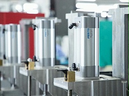 超聲波焊接機(jī)超聲波輸出頻率波動(dòng)咋解決？精準(zhǔn)診斷與高效修復(fù)來支招