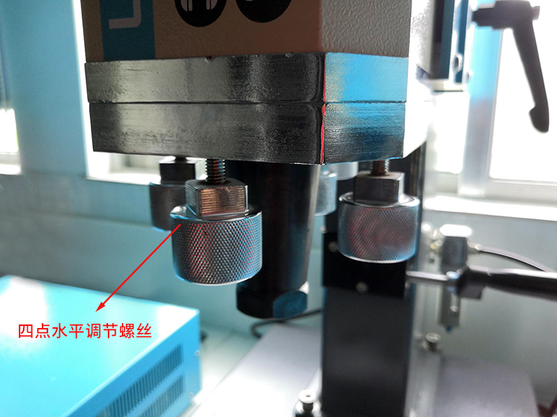 超聲波焊接機(jī)細(xì)節(jié)-四點(diǎn)水平螺絲調(diào)節(jié)