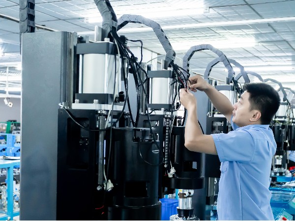 守護產線心臟：高頻感應焊接機精準維護與故障排除手冊