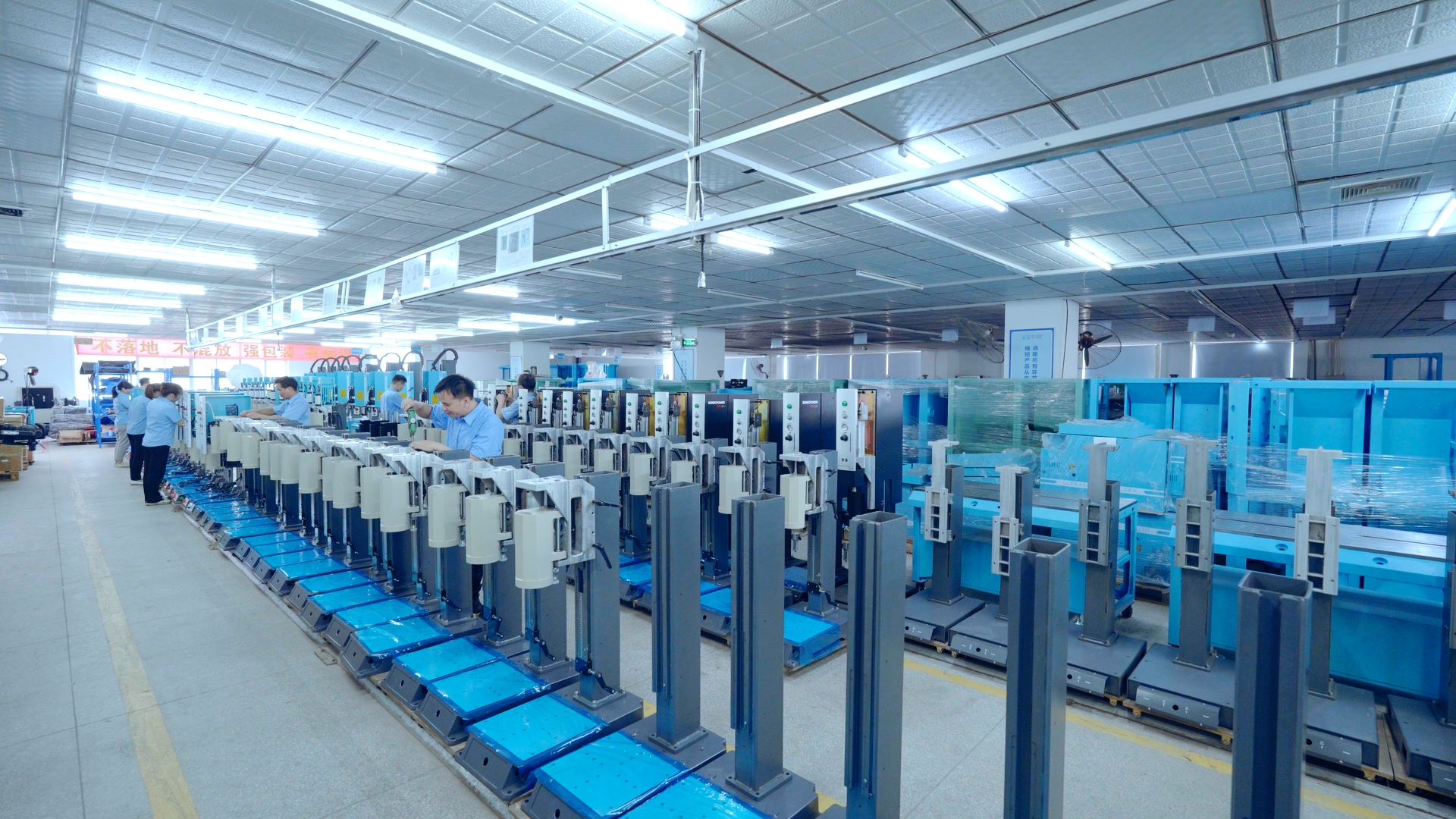 燈飾配件、<i style='color:red'>塑料制品</i>必看！解決90%的產品焊接難題神器：中山古鎮鎮超聲波焊接機