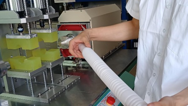 靈科超聲波-水管旋轉(zhuǎn)焊接