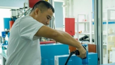 精準、高效！看靈科超聲波手持式焊接機革新汽車門板制造