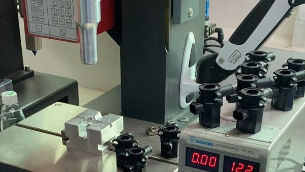 靈科超聲波-摩托車(chē)截止閥焊接