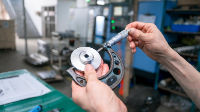 靈科超聲波：高效焊接汽車雨刮器基座的“隱形力量”