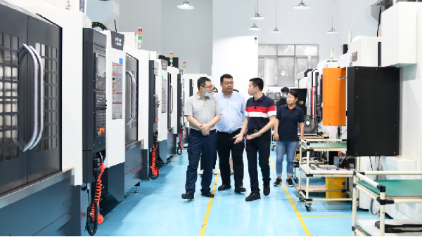 “不忘初心，創造創新”香洲區科工信局領導蒞臨靈科助力科研新高度