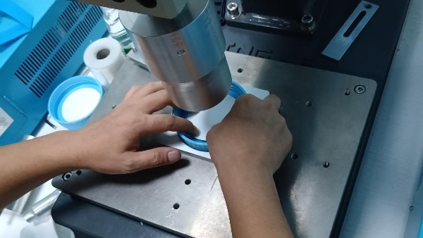 靈科超聲波-藍色大號培養(yǎng)皿焊接